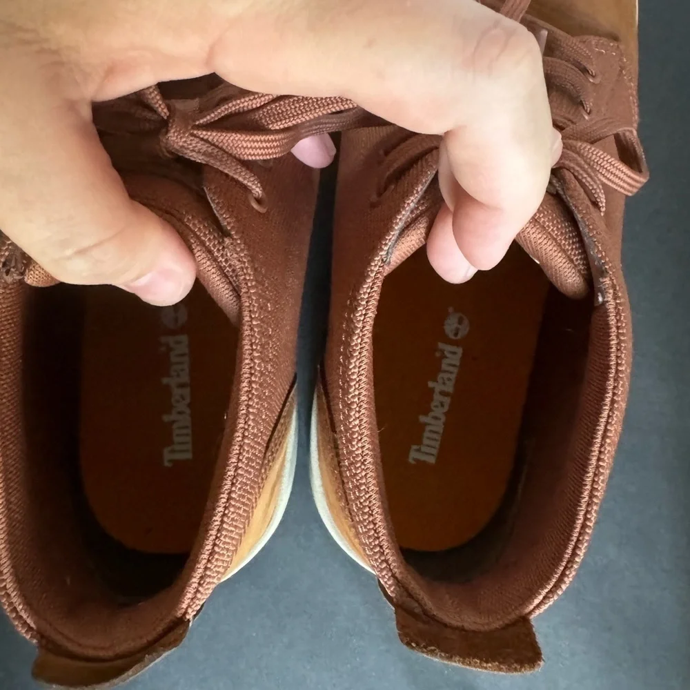 Timberland Men Davis Square Fabric and Leather Chukka Boots